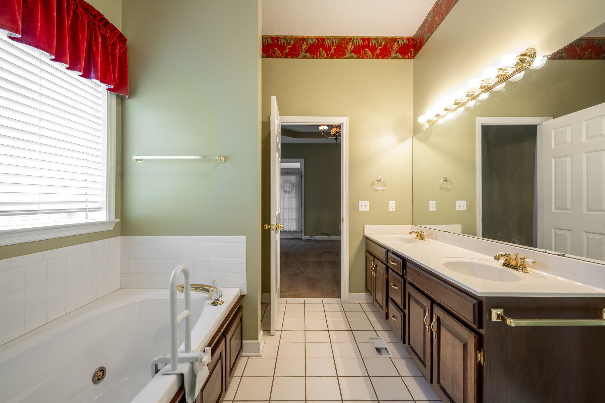 6823 Chiswick Drive Chattanooga, TN 37421 - Photo 15 of 40 6-web-or-mls-DSC_2312