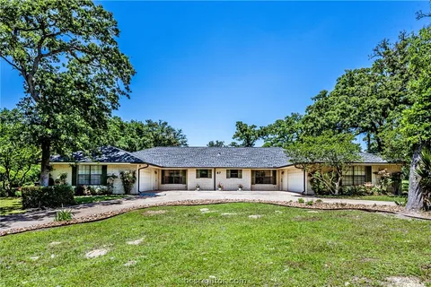$369,000 | 67 Fairway Drive, Normangee, TX 77871