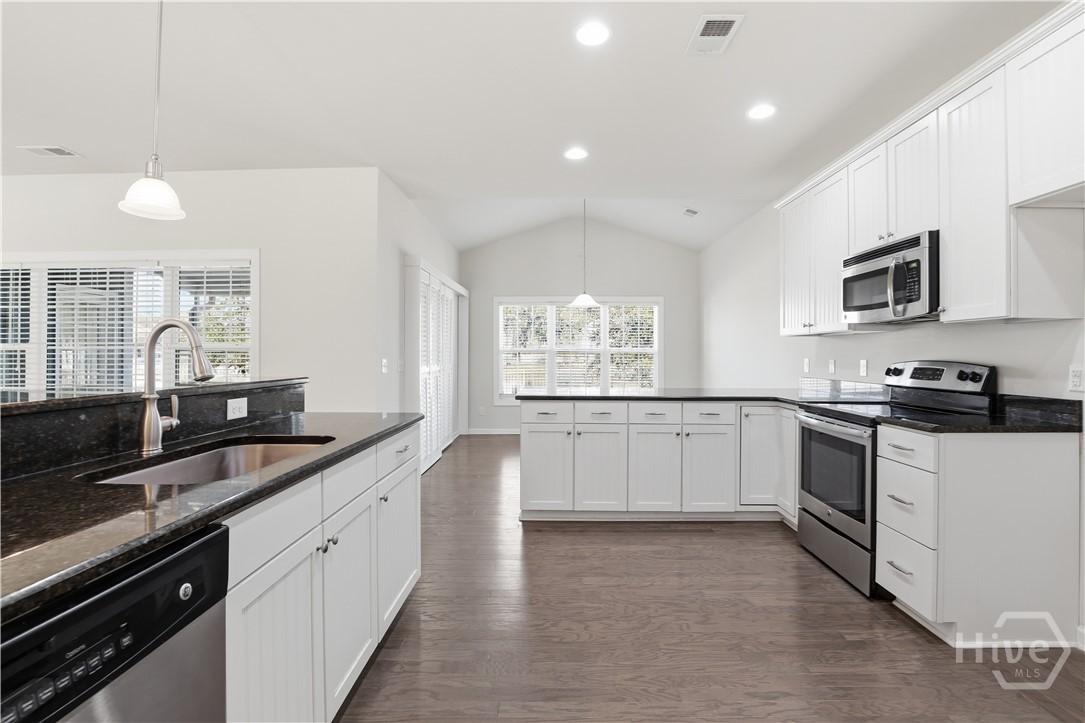 45 Belle Gate Court Pooler, GA 31322 - Photo 12 of 34 Kitchen