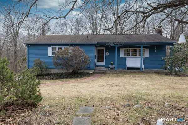 $369,900 | 113 West High Street, East Hampton, CT 06424