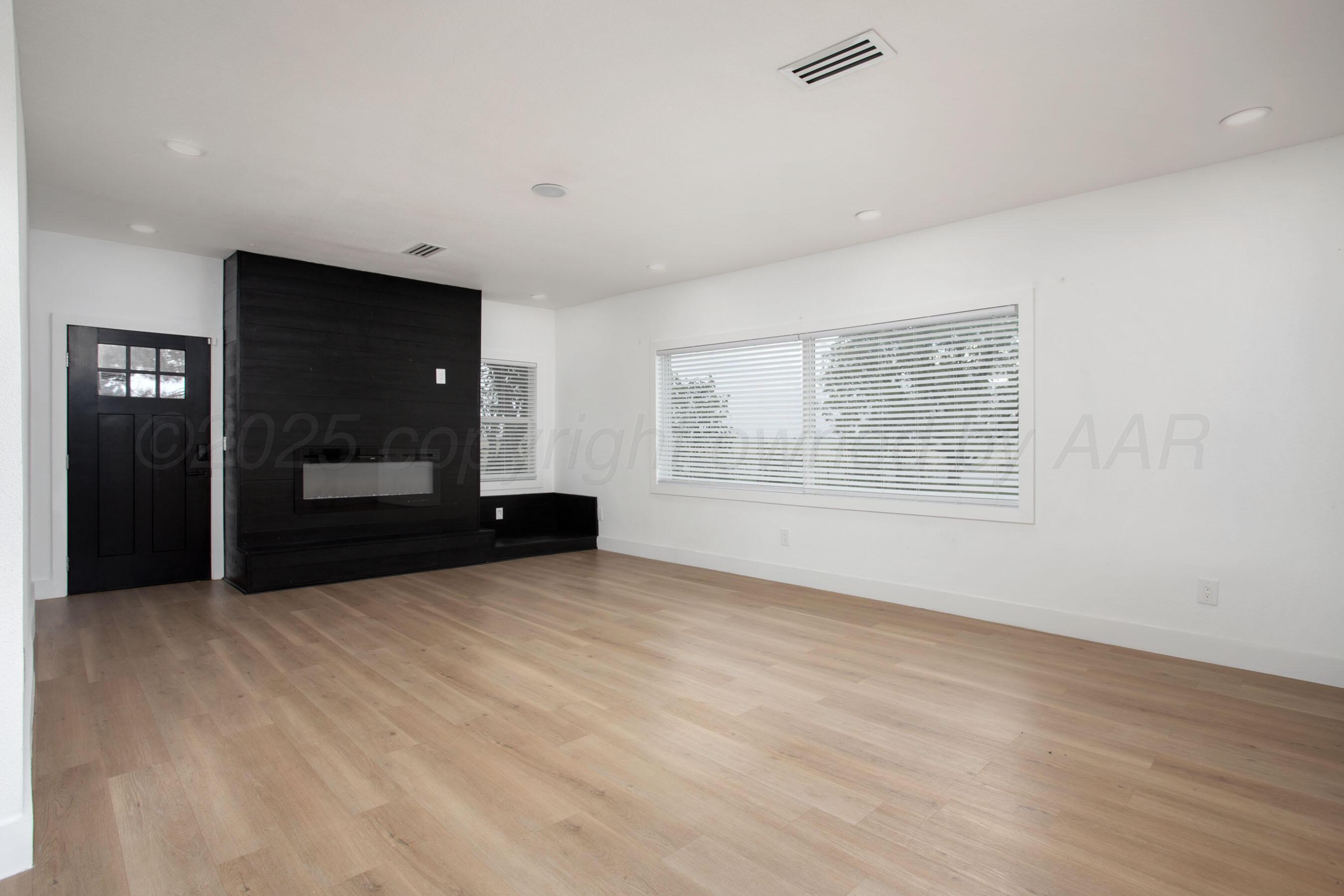 11300 Bertrand Road Amarillo, TX 79108 - Photo 11 of 52 LIVING ROOM