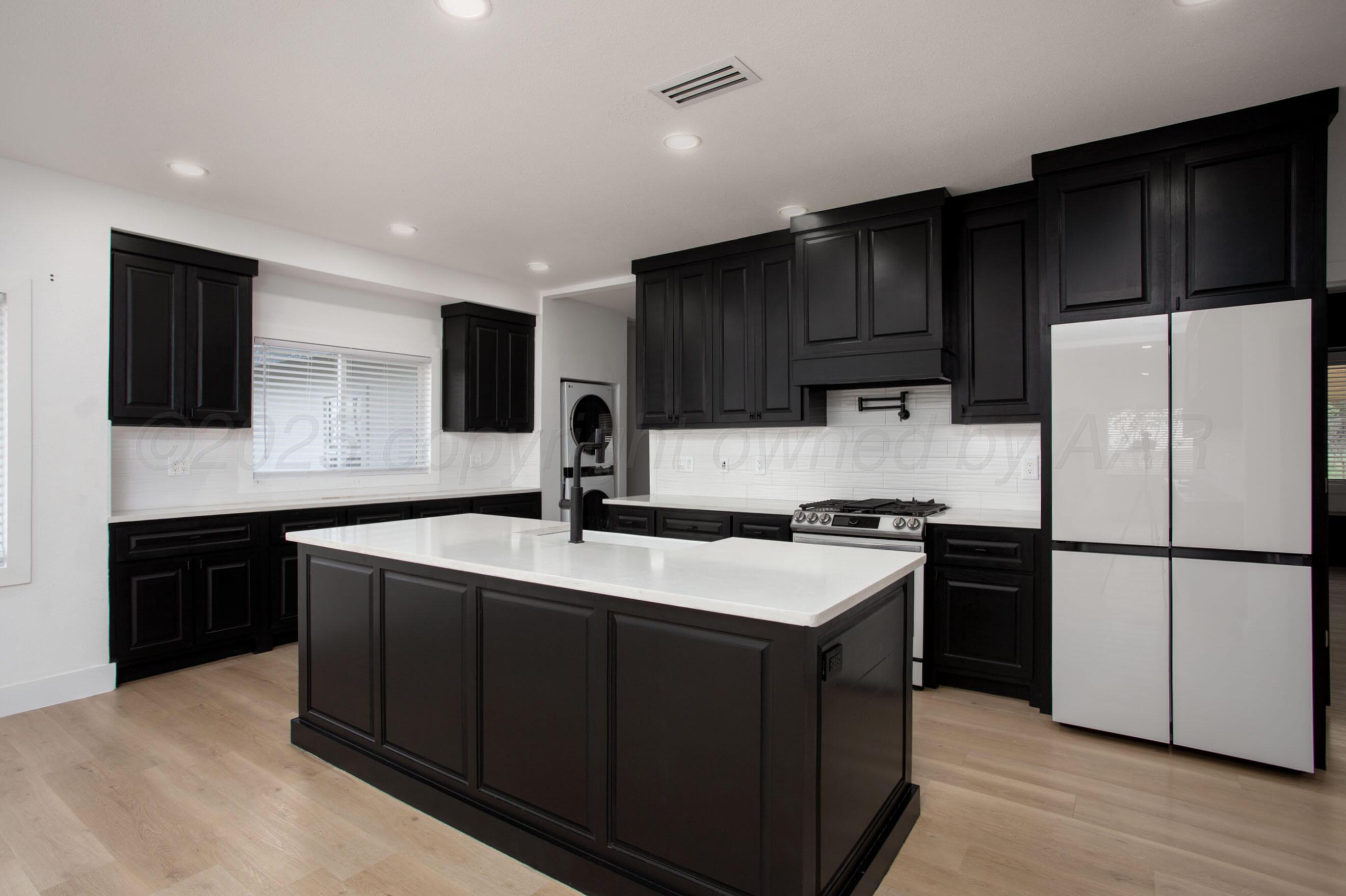 11300 Bertrand Road Amarillo, TX 79108 - Photo 19 of 52 KITCHEN