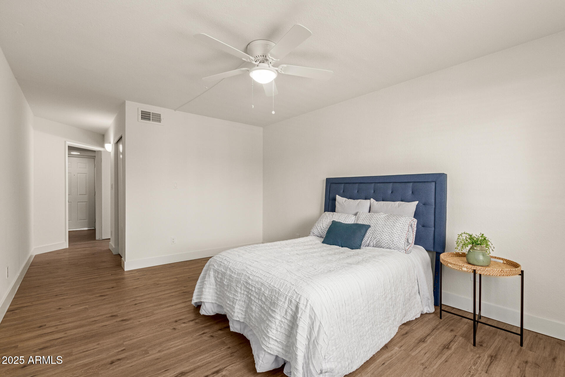 3825 East Camelback Road, Unit 234 Phoenix, AZ 85018 - Photo 15 of 42 Primary Bedroom