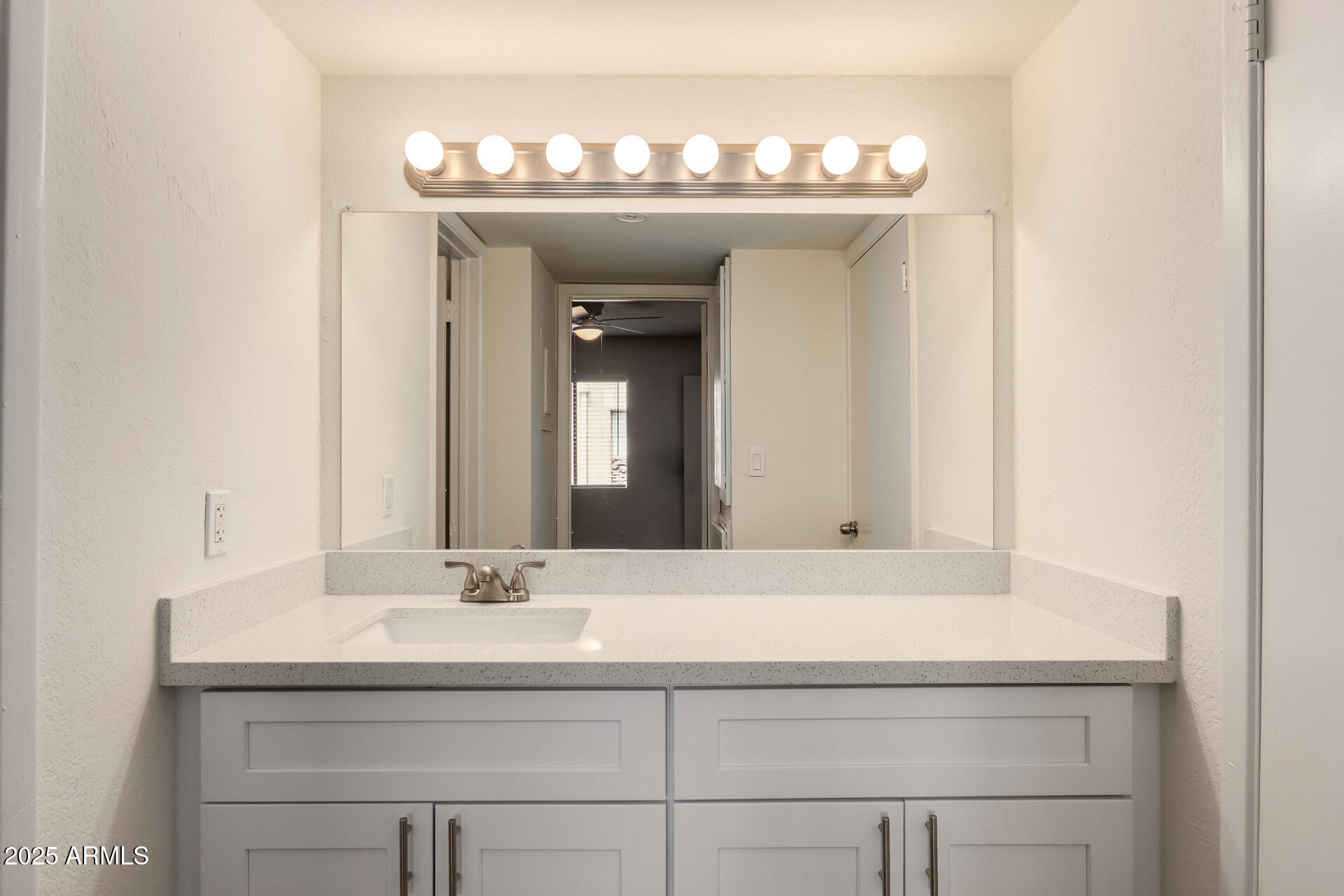3825 East Camelback Road, Unit 234 Phoenix, AZ 85018 - Photo 19 of 42 Primary Bathroom #2