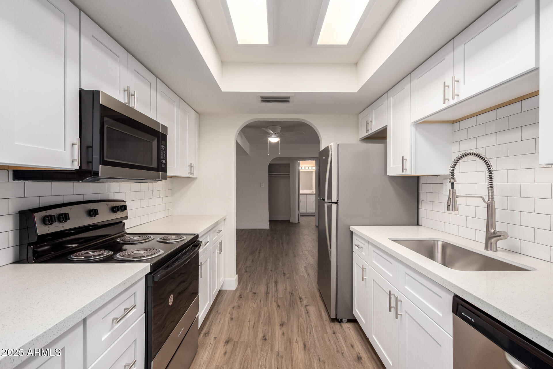 3825 East Camelback Road, Unit 234 Phoenix, AZ 85018 - Photo 9 of 42 Kitchen