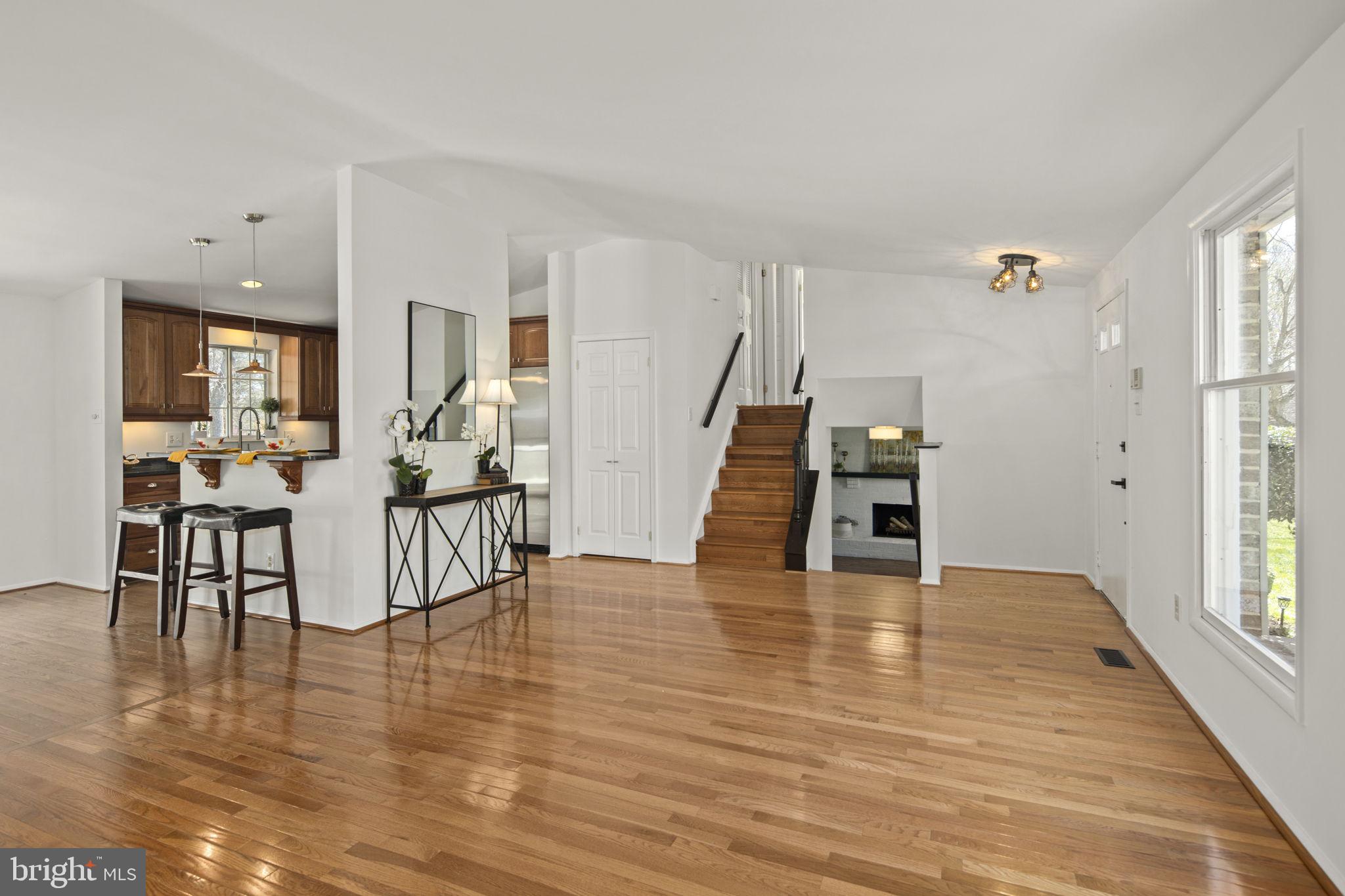 8472 Falling Leaf Road Springfield, VA 22153 - Photo 8 of 55