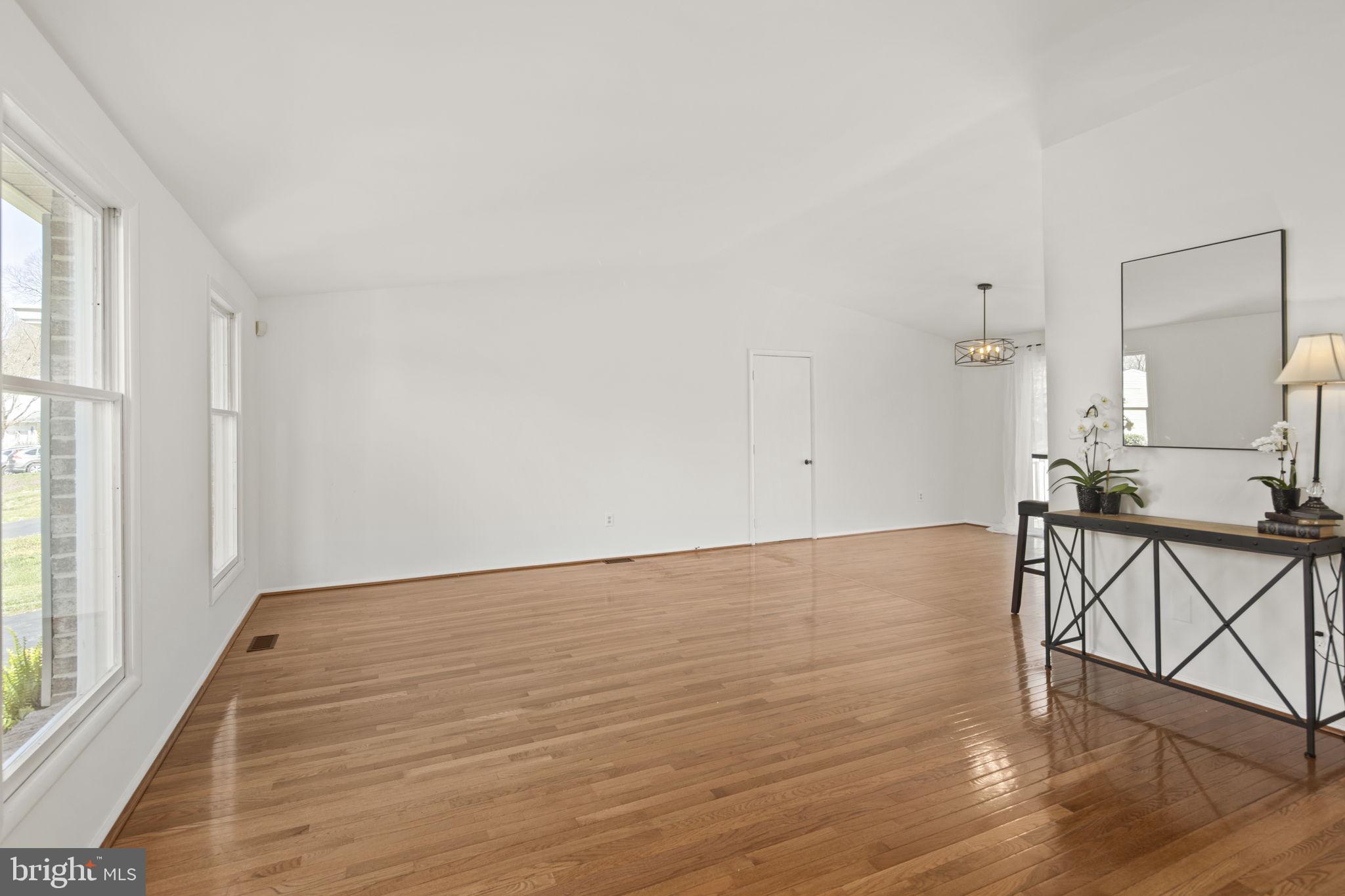 8472 Falling Leaf Road Springfield, VA 22153 - Photo 10 of 55