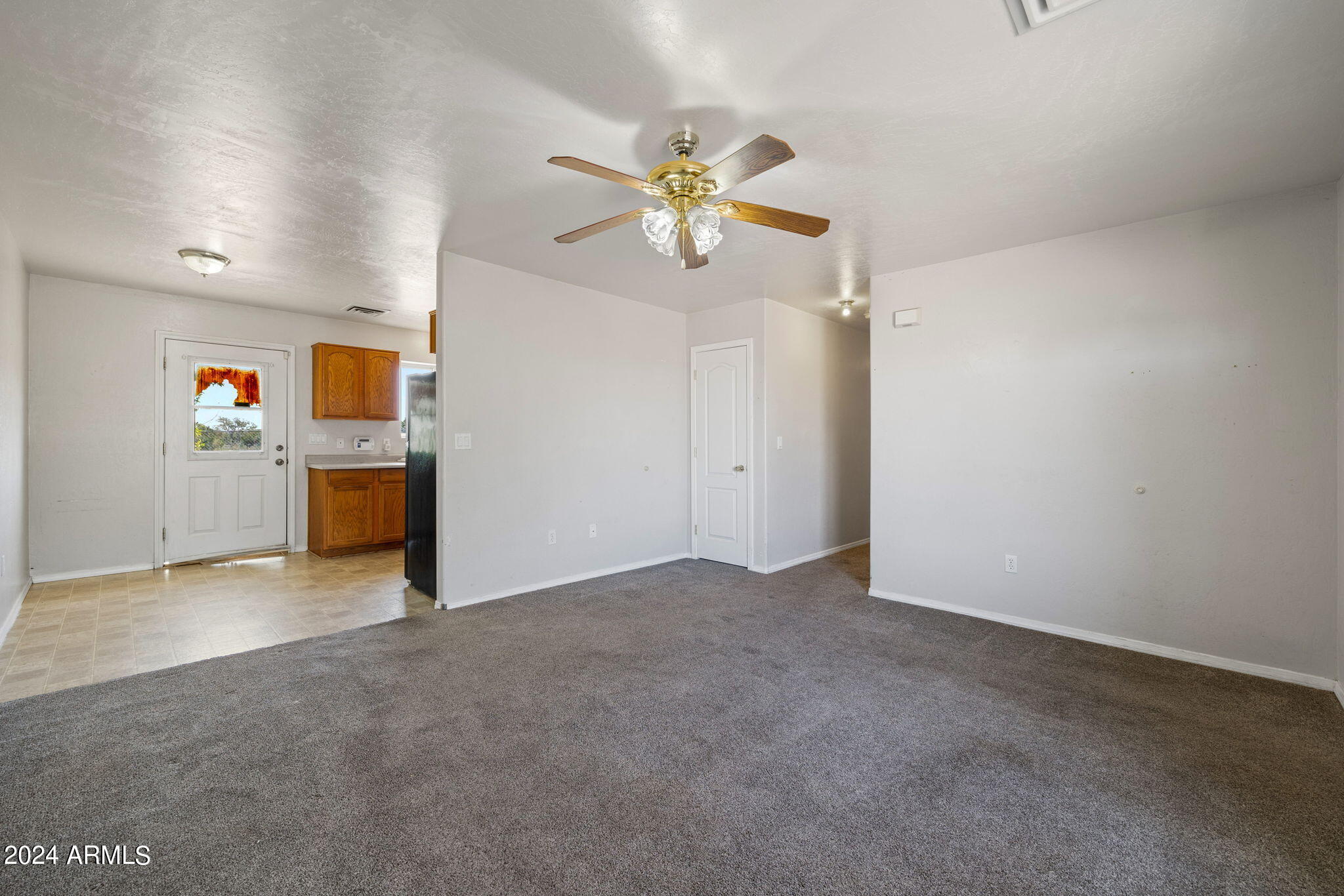 863 South Sunset Snowflake, AZ 85937 - Photo 3 of 30 Living room facing kitchen