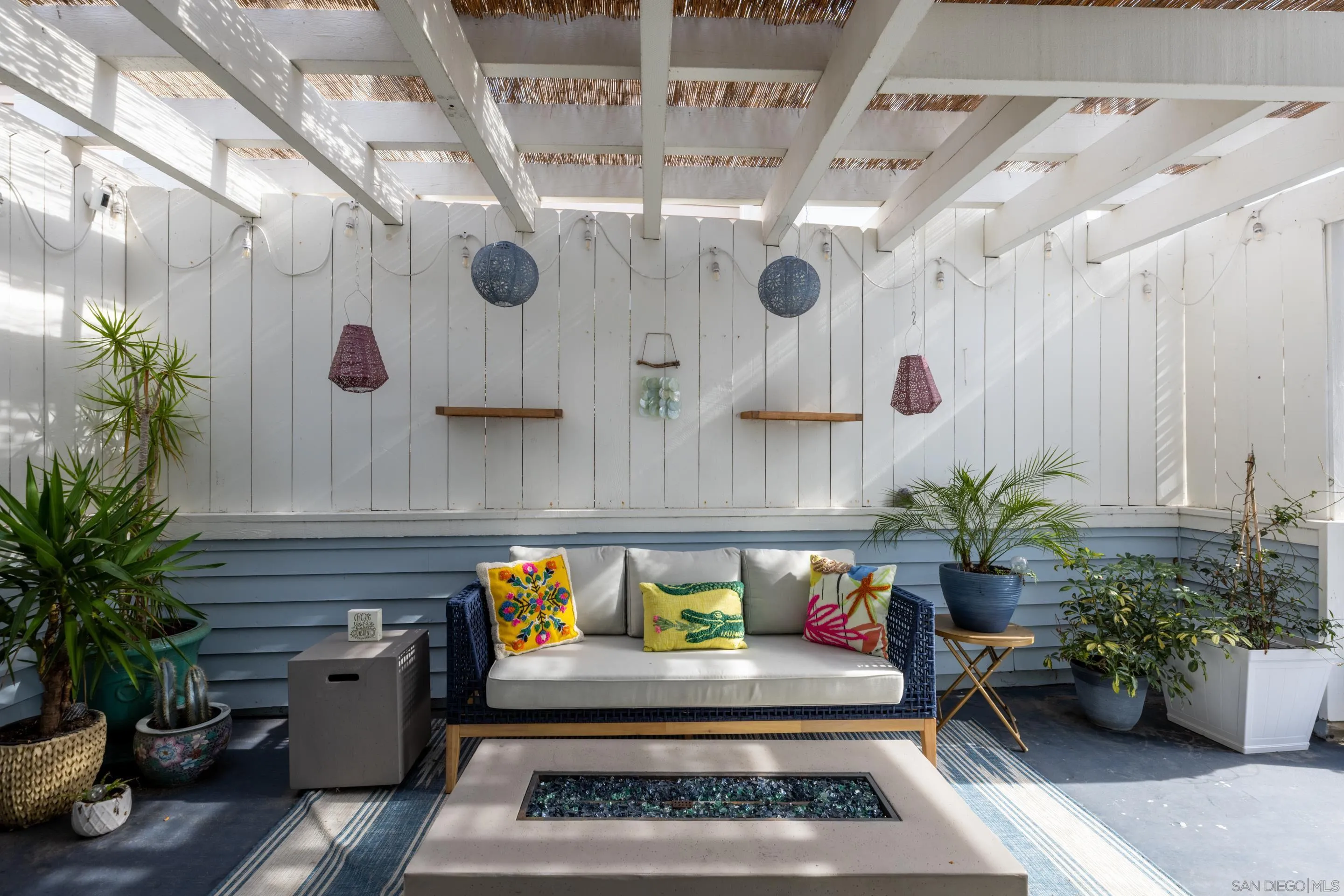 579 Hygeia Avenue, Unit A Encinitas, CA 92024 - Photo 22 of 25 a view of lobby with furniture