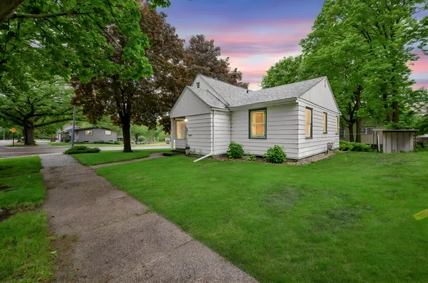 $119,900 | 120 West 9th Street, Fairmont, MN 56031