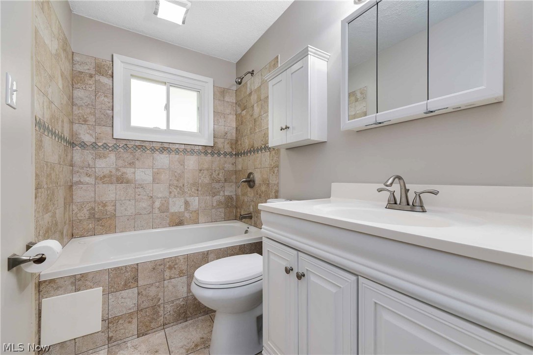 5903 Pearl Road Cleveland, OH 44130 - Photo 20 of 33