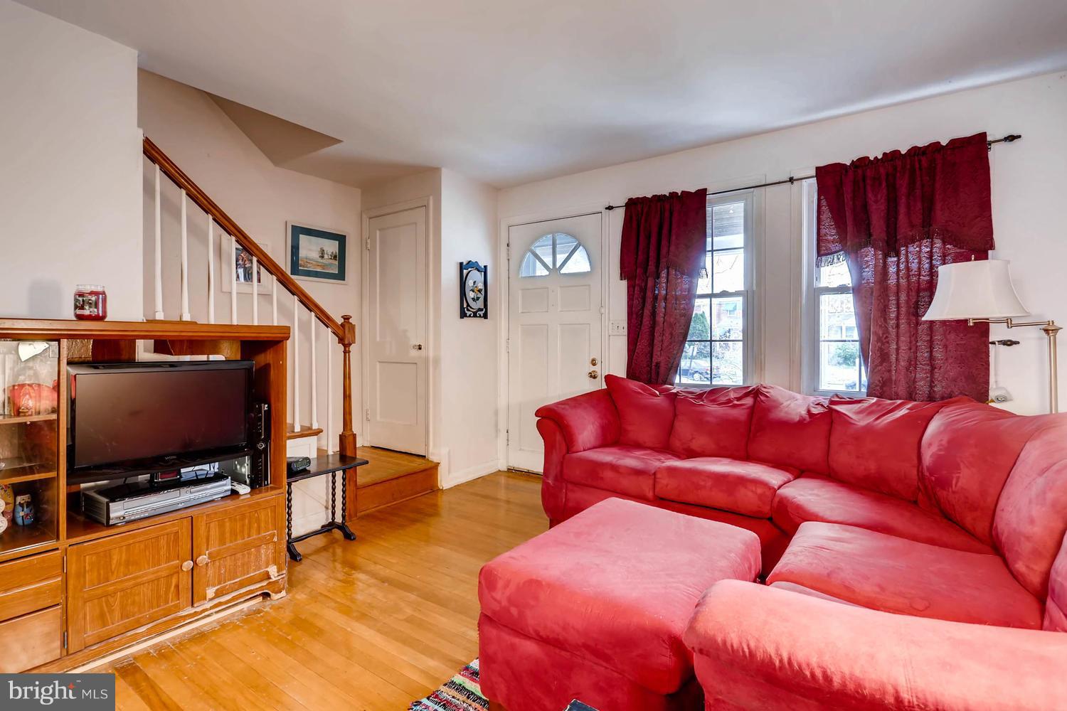 8366 Hillendale Road Baltimore, MD 21234 - Photo 3 of 22 Living Room