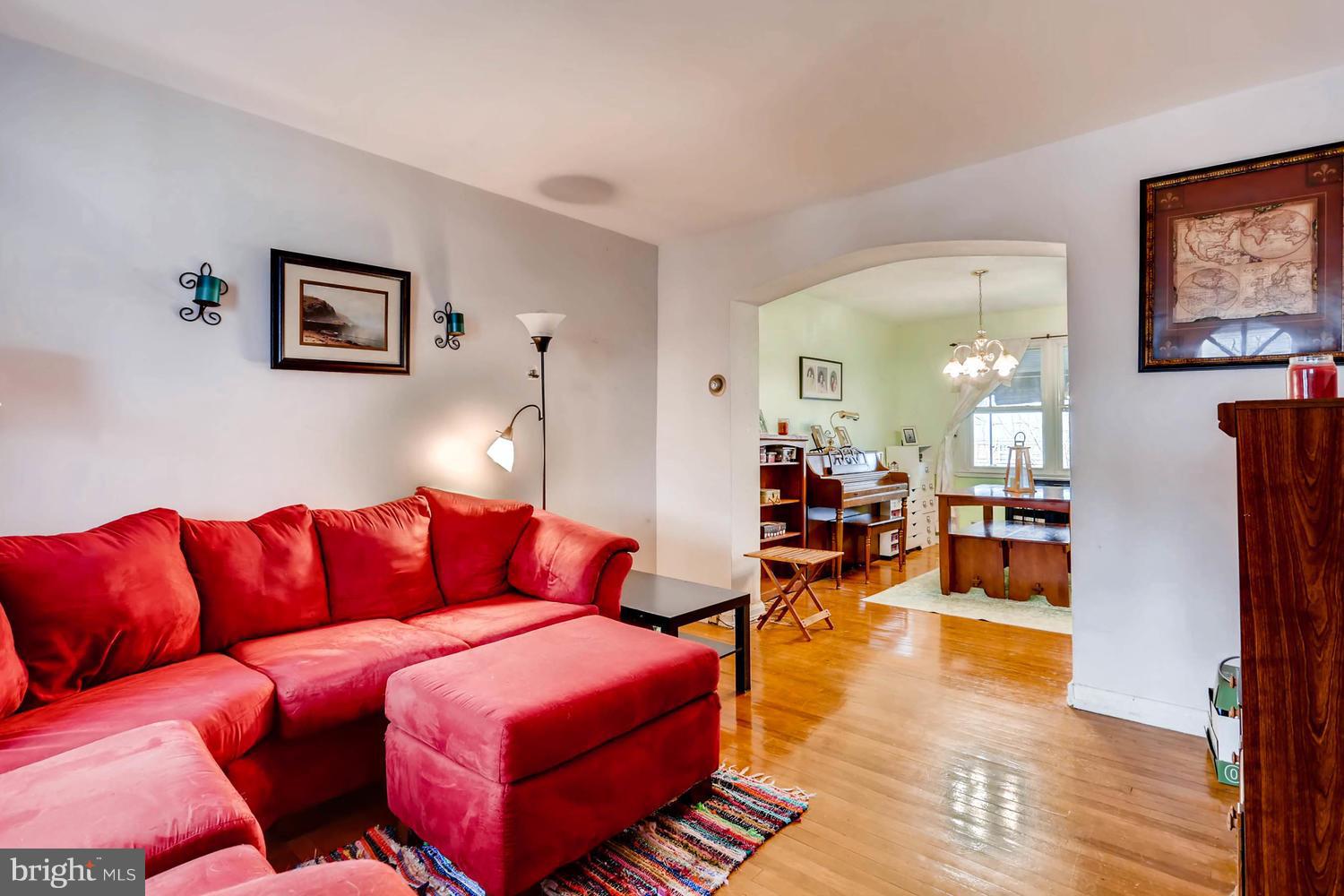 8366 Hillendale Road Baltimore, MD 21234 - Photo 5 of 22 Living Room