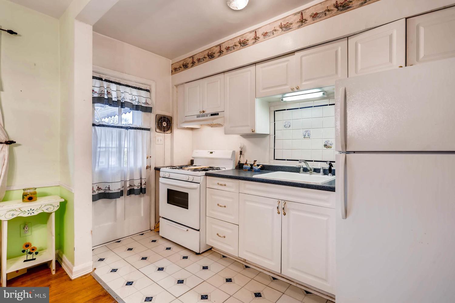 8366 Hillendale Road Baltimore, MD 21234 - Photo 9 of 22 Kitchen