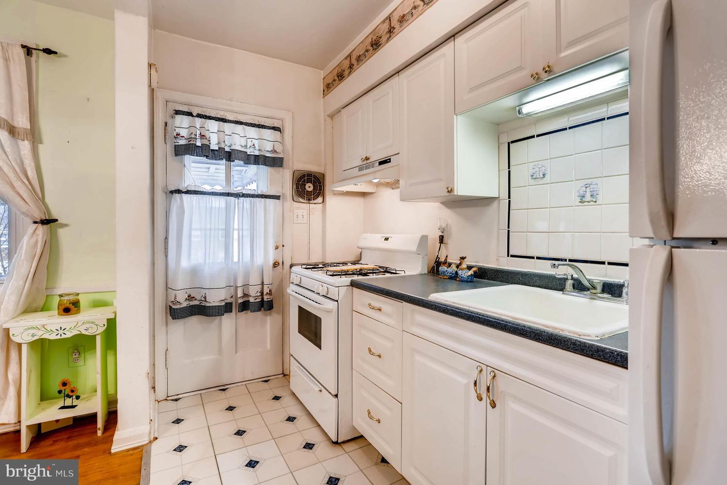 8366 Hillendale Road Baltimore, MD 21234 - Photo 10 of 22 Kitchen