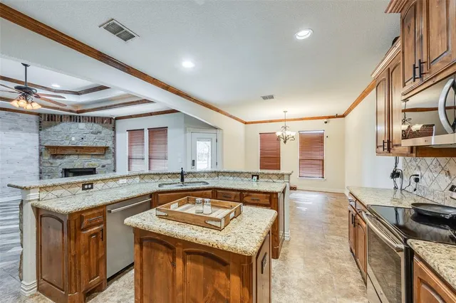 $579,000 | 407 Miramar Circle, Weatherford, TX 76085