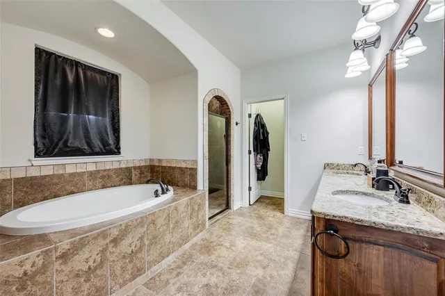 $579,000 | 407 Miramar Circle, Weatherford, TX 76085