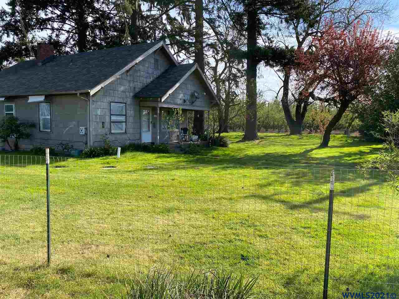 5101 Hazelgreen Road Northeast Salem, OR 97305 - Photo 3 of 18
