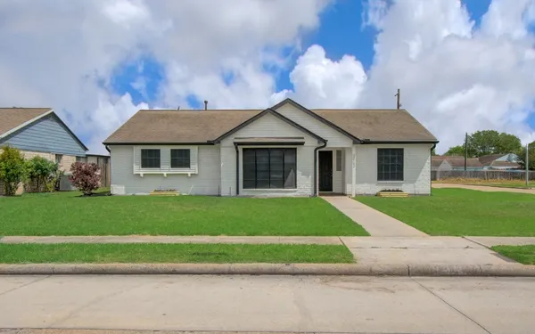 $324,900 | 12102 Monticeto Lane, Meadows Place, TX 77477