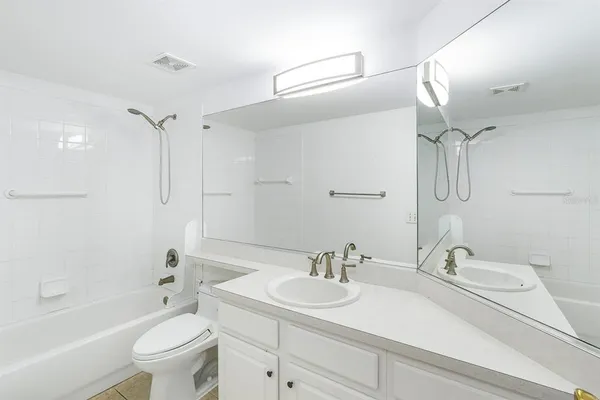 $2,350 | 295 Fareham Drive, Venice, FL 34293