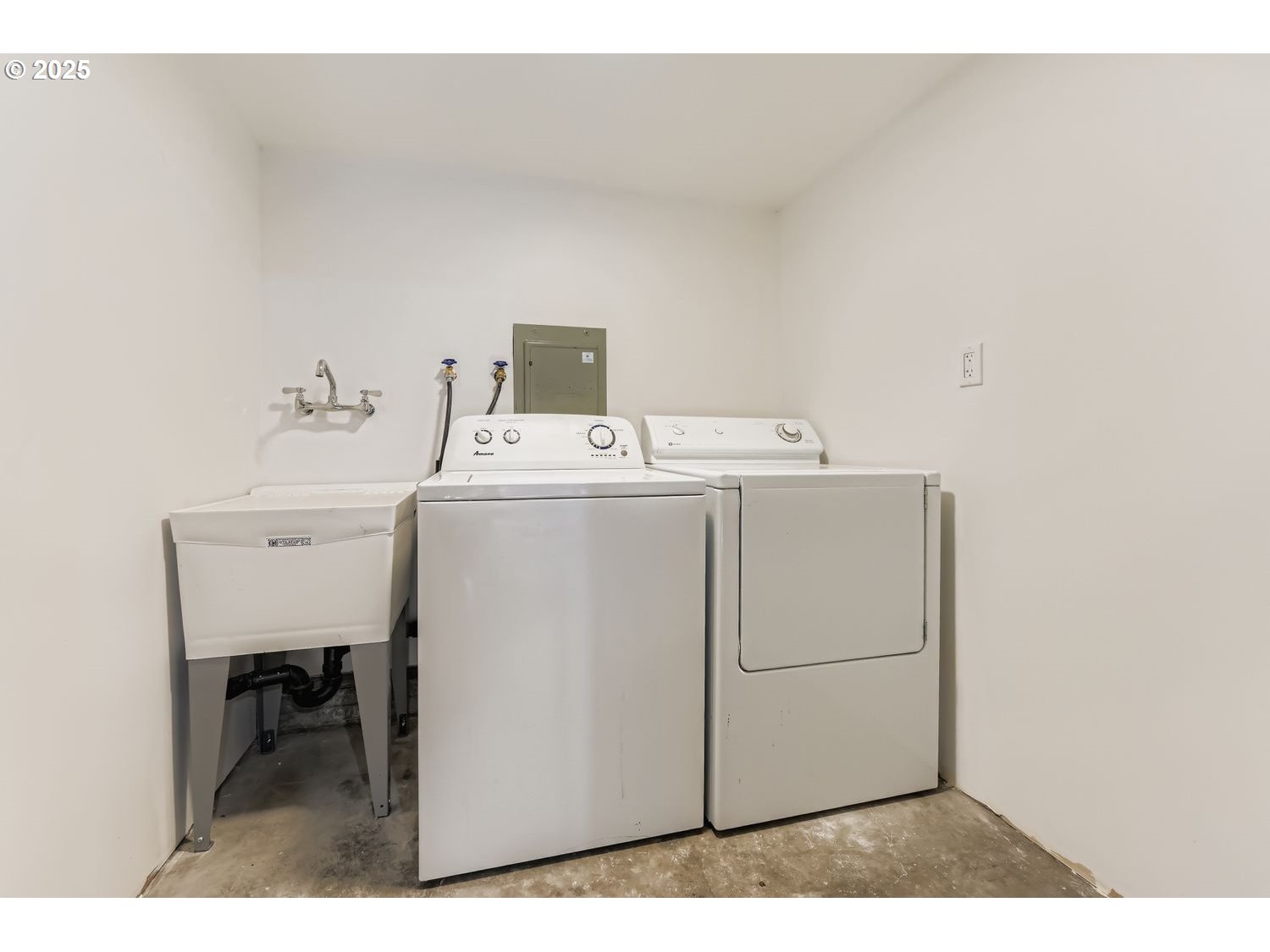 2728 Southeast 175th Place Portland, OR 97236 - Photo 23 of 33 a utility room with dryer and washer