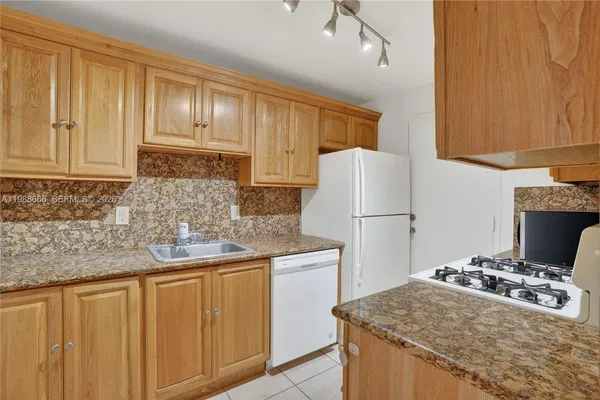 $279,000 | 6904 North Kendall Drive, Unit F104, Pinecrest, FL 33156