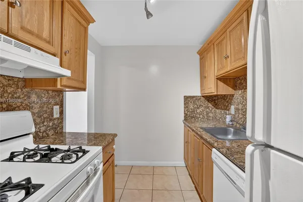 $279,000 | 6904 North Kendall Drive, Unit F104, Pinecrest, FL 33156