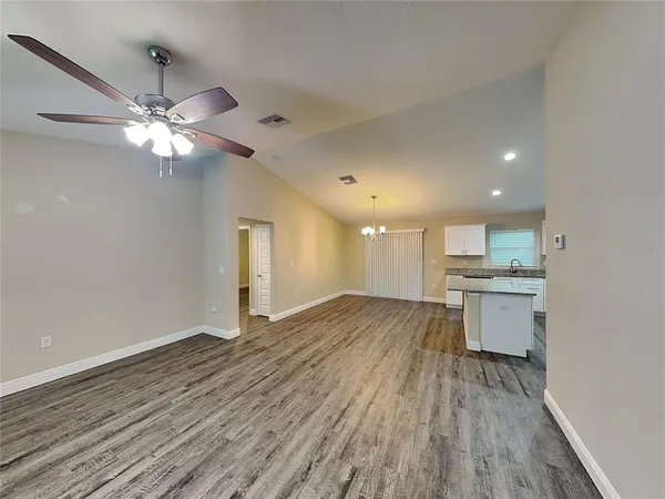 $1,725 | 904 West Rum Place, Dunnellon, FL 34434