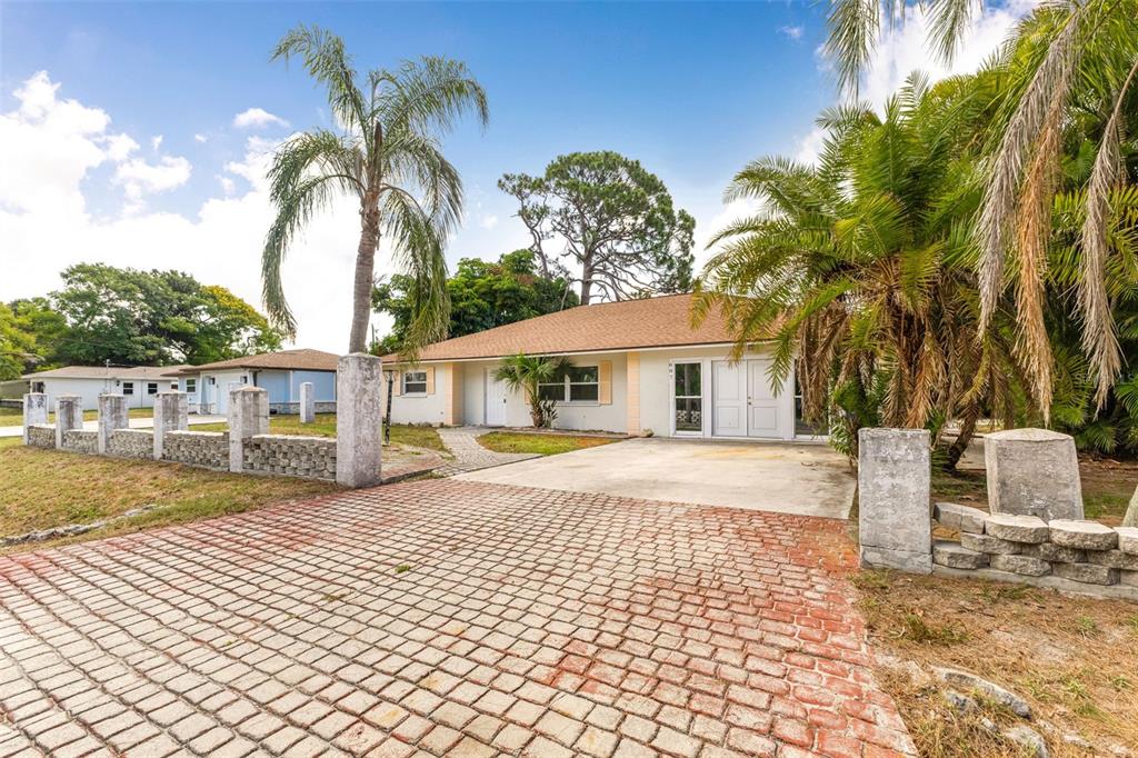 887 Leeward Road Venice, FL 34293 - Photo 3 of 38