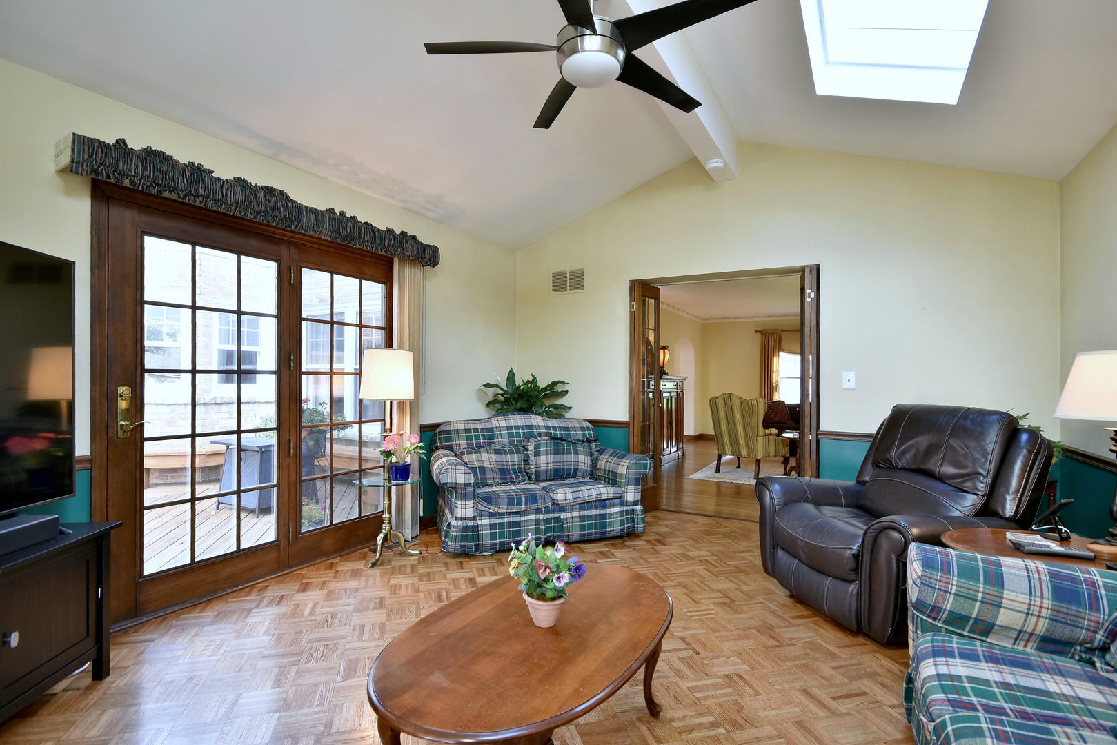 196 Fairfield Avenue Elmhurst, IL 60126 - Photo 11 of 44 a living room with furniture and a window