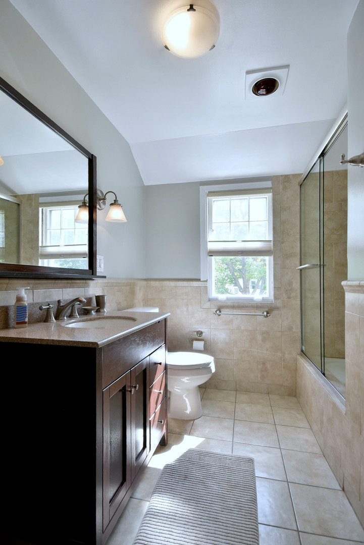 196 Fairfield Avenue Elmhurst, IL 60126 - Photo 25 of 44 a bathroom with a sink toilet and mirror