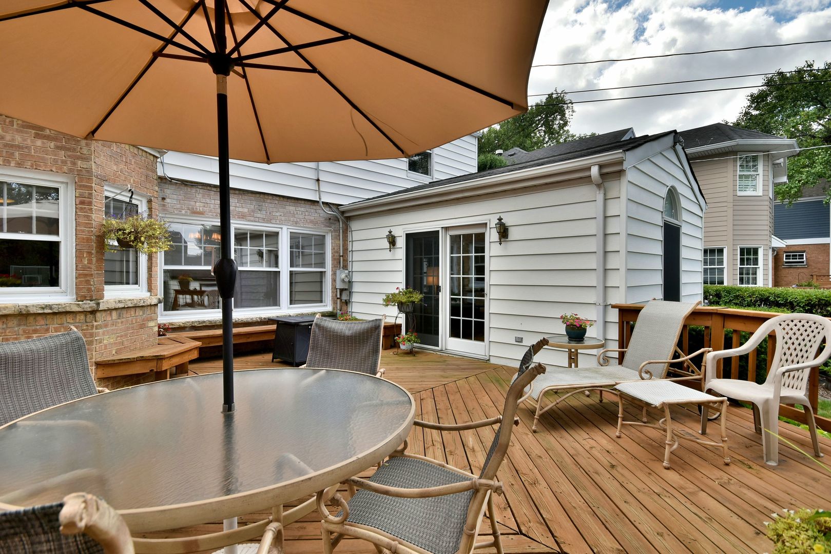 196 Fairfield Avenue Elmhurst, IL 60126 - Photo 42 of 44 a backyard of a house with outdoor seating