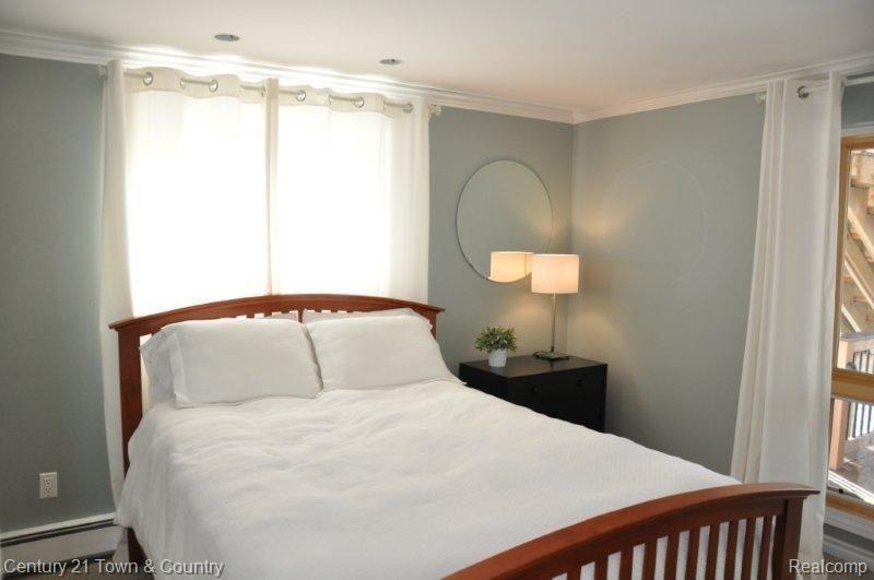 6026 Deguise Court Rochester, MI 48306 - Photo 21 of 25 Downstiars Bedroom
