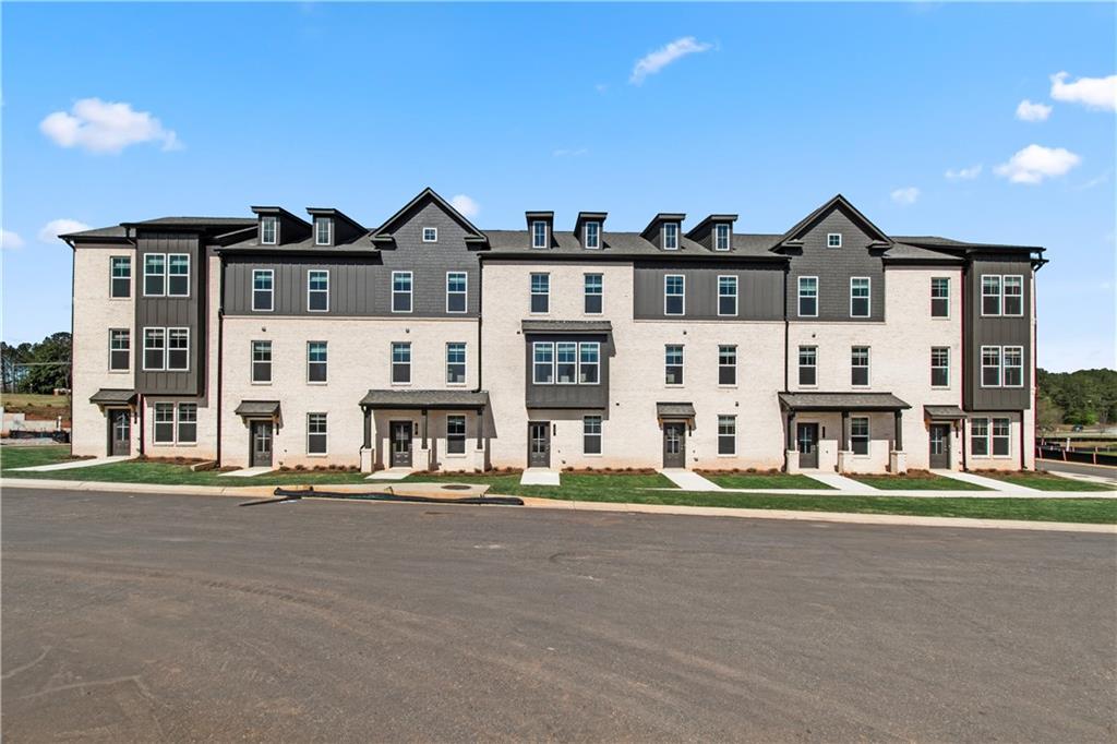 204 Daybreak Lane Newnan, GA 30265 - Photo 5 of 48 a front view of residential houses