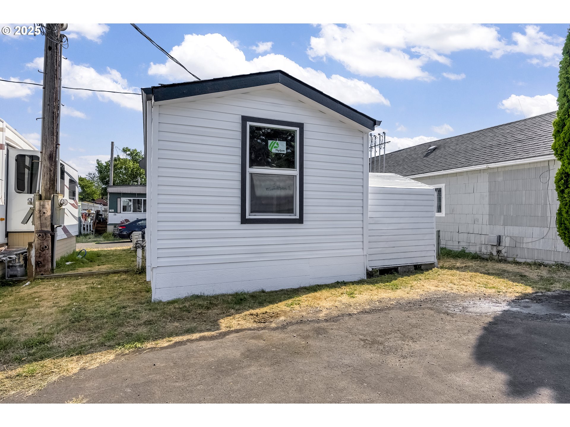 12726 Southeast Division Street, Unit 17 Portland, OR 97236 - Photo 25 of 26 a view of a backyard of the house