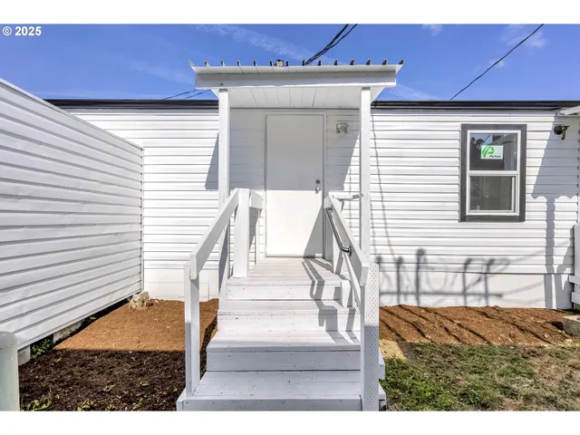 a view of entryway with a front door