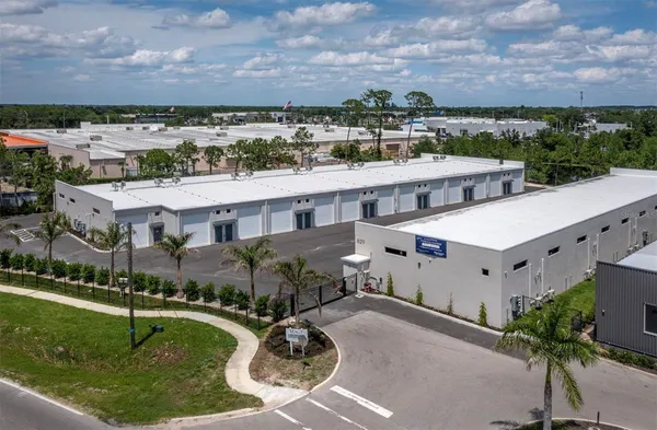 $2,500 | 829 57th Street East, Unit 14, Bradenton, FL 34208