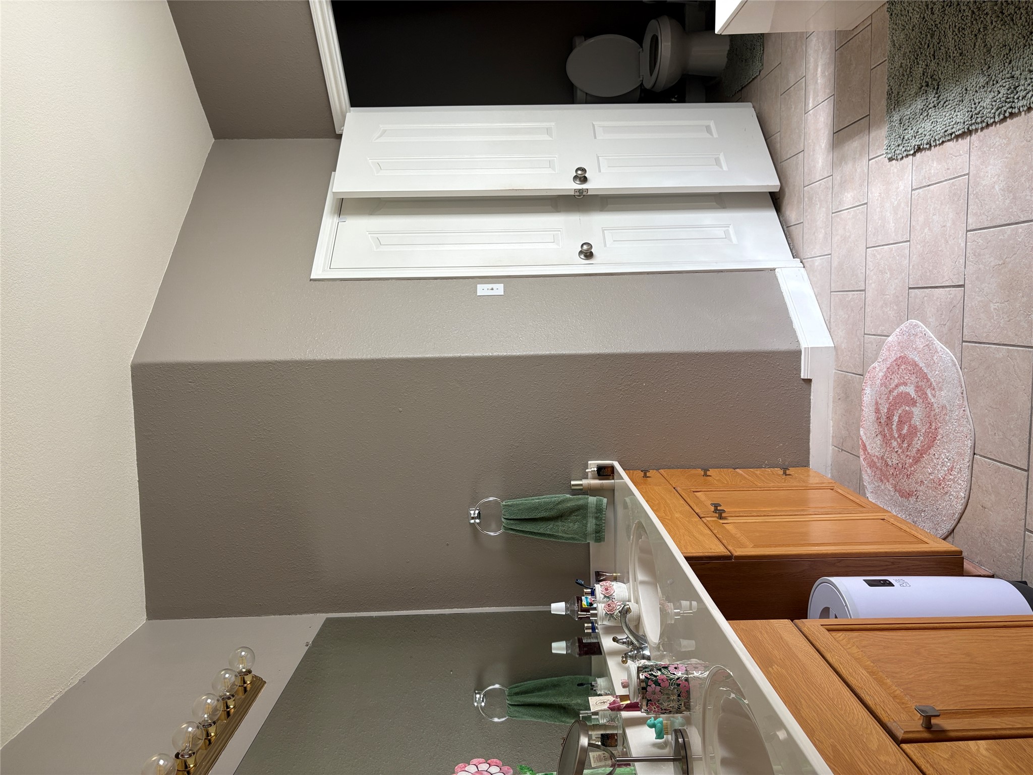 113 Canyon Road Georgetown, TX 78628 - Photo 14 of 21 a spacious bathroom with a sink and a mirror