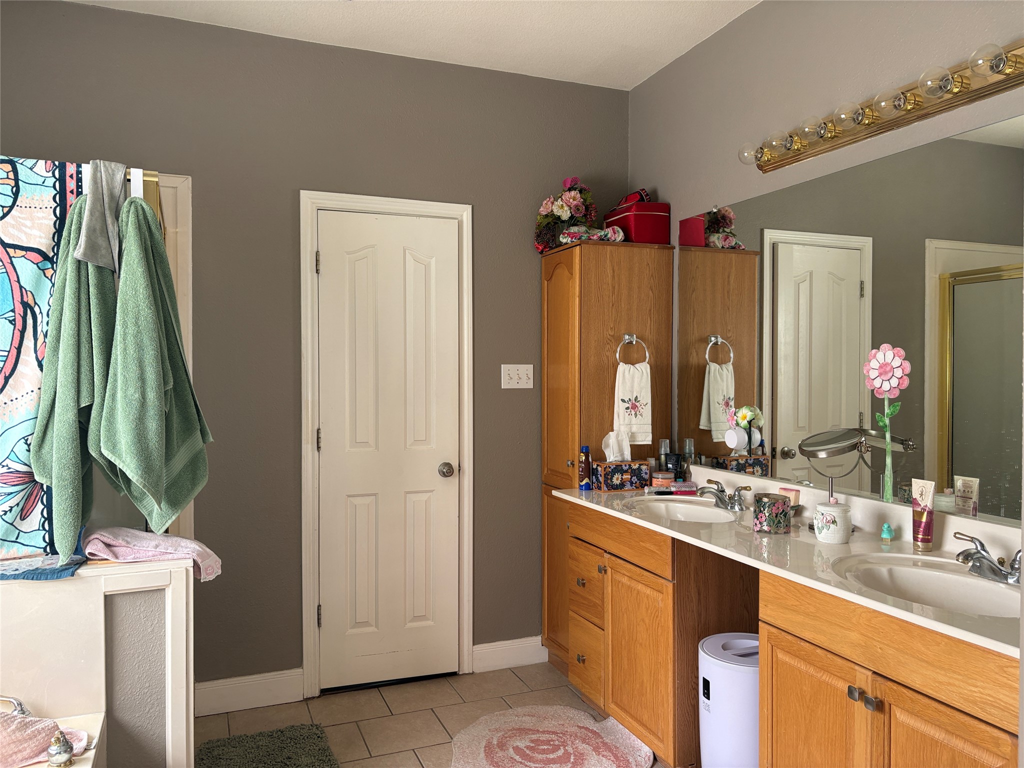 113 Canyon Road Georgetown, TX 78628 - Photo 15 of 21 a bathroom with a double vanity sink and a mirror