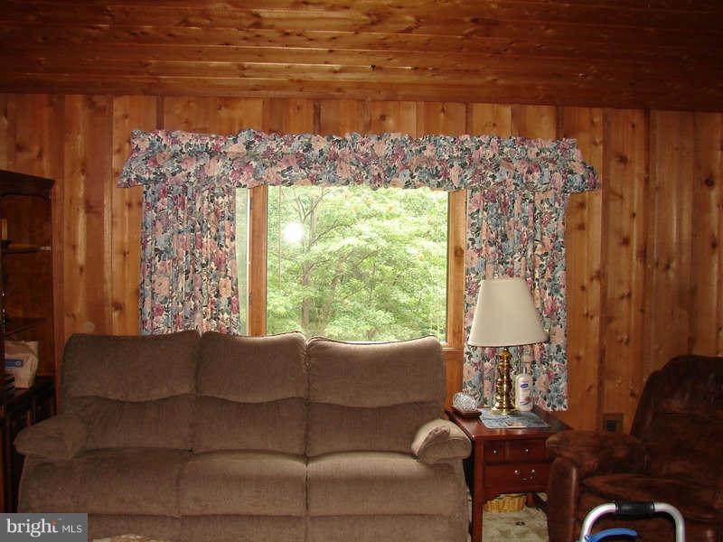 5655 Enon School Road Marshall, VA 20115 - Photo 2 of 18 Living Room