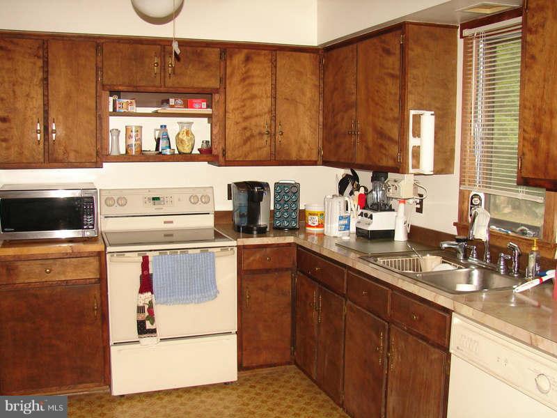 5655 Enon School Road Marshall, VA 20115 - Photo 3 of 18 Kitchen