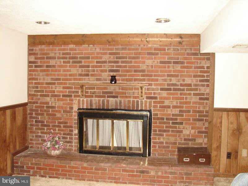 5655 Enon School Road Marshall, VA 20115 - Photo 6 of 18 Family Room