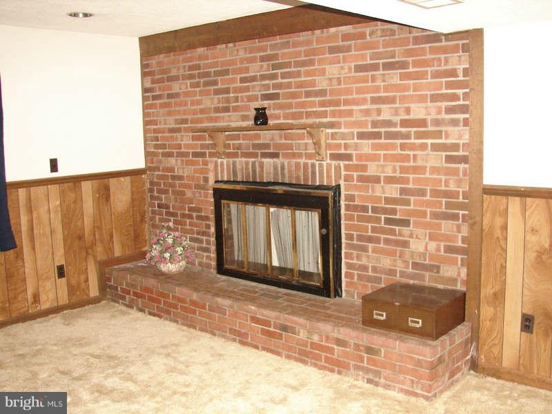 5655 Enon School Road Marshall, VA 20115 - Photo 7 of 18 Family Room