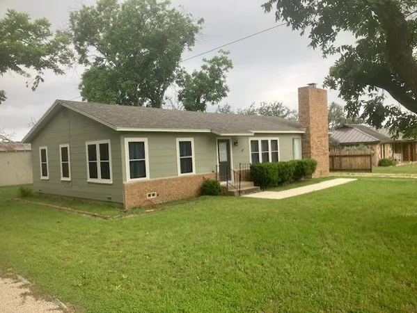 a view of a house with a backyard