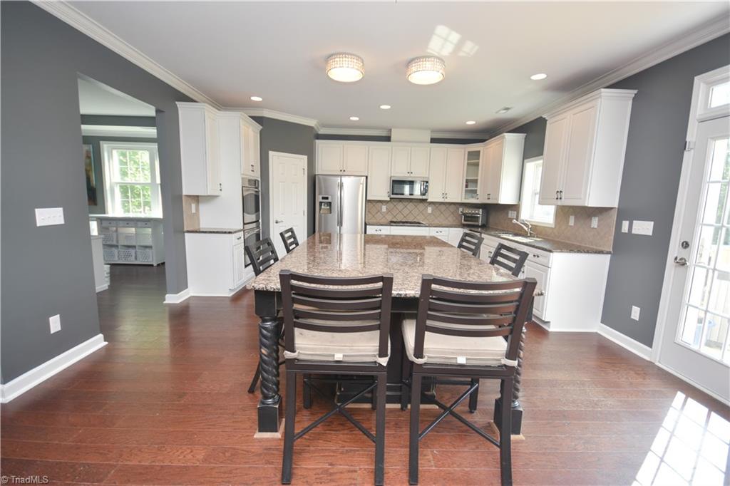 4608 River Valley Road High Point, NC 27265 - Photo 3 of 28 Large kitchen that is perfect for the entire family and for entertaining.