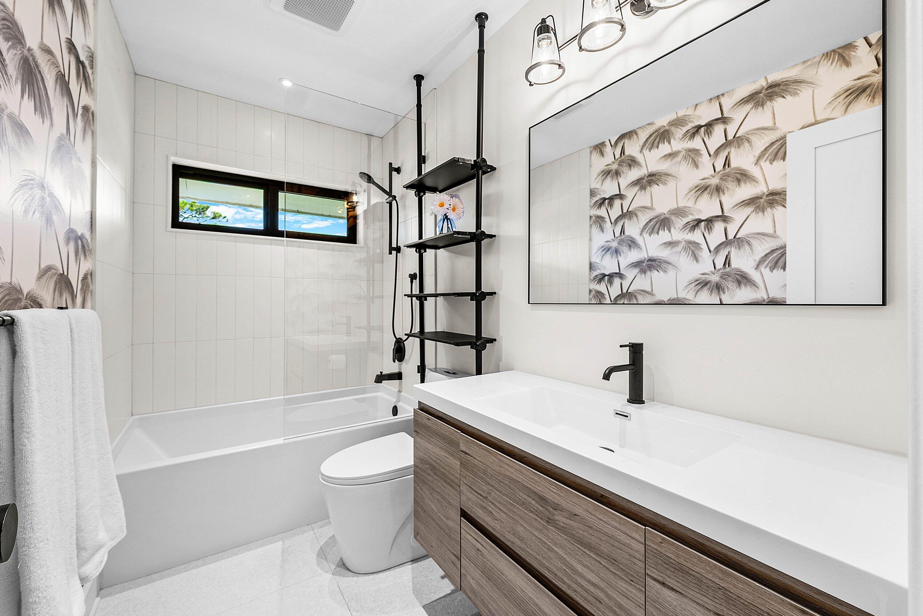 10301 Quail Covey Road, Unit HIBISCUS S Boynton Beach, FL 33436 - Photo 30 of 55 a bathroom with a sink a toilet and a bathtub