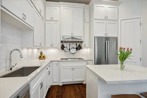 $775,000 | 3928 West Main Street, Houston, TX 77027