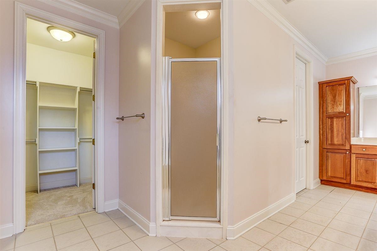 10219 Statfield Drive Collierville, TN 38017 - Photo 19 of 37 a view of an empty room and closet area