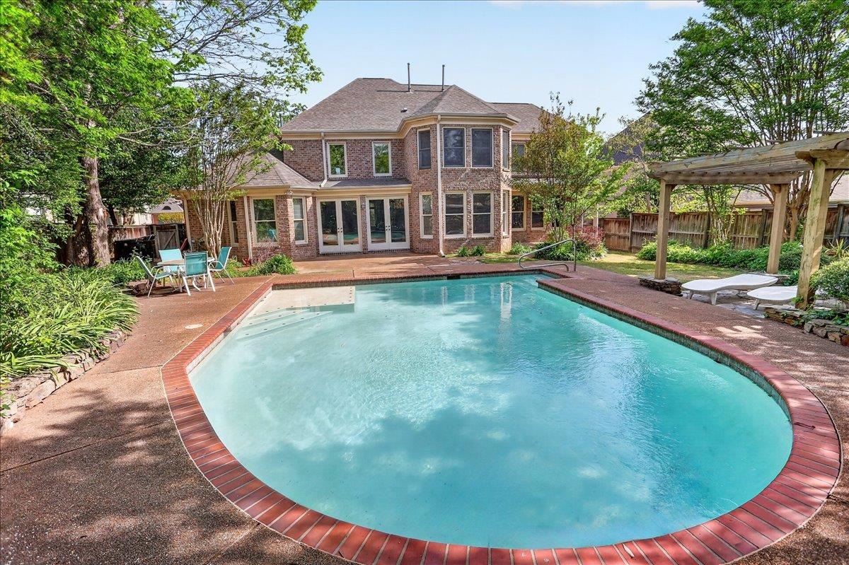 10219 Statfield Drive Collierville, TN 38017 - Photo 2 of 37 a view of a house with swimming pool