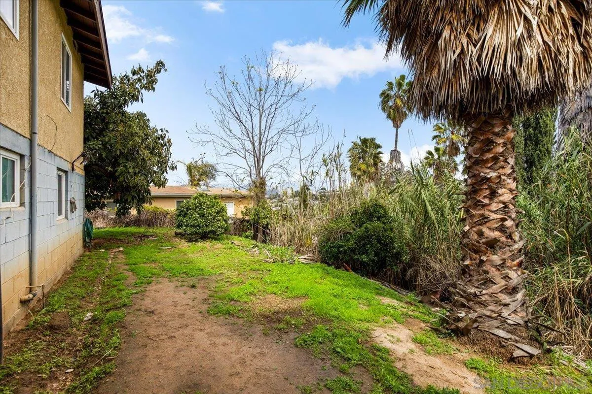 8719 Gardena Road Lakeside, CA 92040 - Photo 34 of 38 a view of a yard with plants and trees